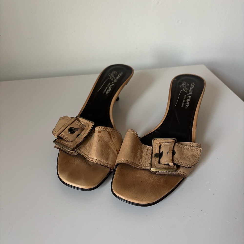 Donald J Pliner Beige Kitten heels